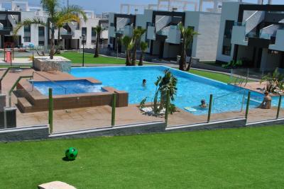 Bottenvåningslägenhet i Oasis Beach Punta Prima 8 Nº 039 in España Casas