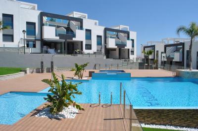 Apartamento en planta baja en Oasis Beach Punta Prima 8 Nº 035 on España Casas