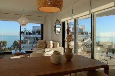 Apartamentos Allonbay Village / www.allonbayvillage.com in España Casas